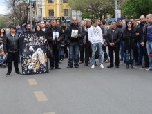 Пловдив на мълчалив протест срещу убиеца на Петьо