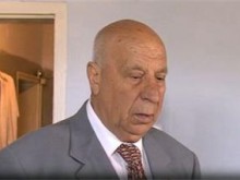 Възрастен мъж намери и върна портмоне с 800 лв.