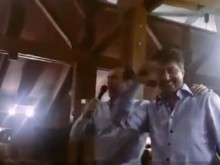 Уникално видео: Иван Искров и Цветан Василев пеят заедно "Назад, назад, моме Калино"