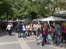 Малката главна се пукна по шевовете!