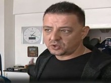 Барети тарашиха дома на невинен човек, изкараха го с белезници