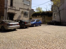 Паркиране перпендикулярно на уличното платно