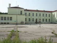 Съдът върна в клас уволнена учителка
