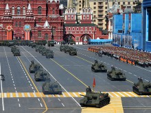 Невиждан военен парад в Москва събра очите на света