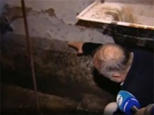 Блок потъна в отходните си води