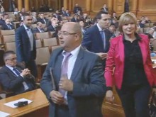 Скандал в парламента: ДПС напусна заради Баташкото клане