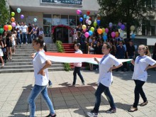 СОУ "Св. Св. Кирил и Методий" изпрати абитуриентите си