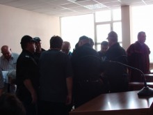 Оставиха на топло арестуваните митничари