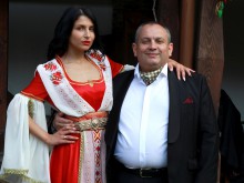 Чаровна абитуриентка смая пловдивчани с тоалета си
