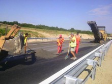 Преасфалтират новата АМ "Марица" ден преди откриването