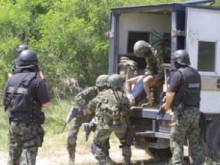 Демонстрират стрелба с халосни боеприпаси
