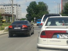 Псувни и нерви заради безумно нагло изпреварване в Пловдив!