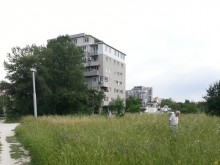 Вече косят високите треви в "Тракия"