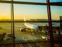 Самолет кацна принудително в София: Пияни британци опипват стюардесите