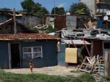 Пребитото и насилено момиченце издъхна 