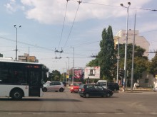 Пак безумна маневра: Обратен завой от средна лента? В Пловдив може!