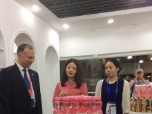 Предлагаме чай, вода и сок от рози на китайския пазар