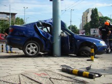 Катастрофа между два автомобила на кръстовището на "Мария Луиза" и "Източен"