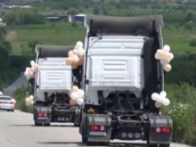 Сватбено шествие с тирове в Пловдив спря движението по булеварди