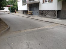 След прокарване на кабели в "Западен" разкопаните тротоари и дупки си стоят