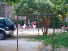 Площадката за игра на ЦДГ "Каменица" в трагично състояние