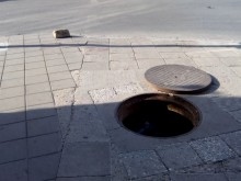 Работници зарязаха отворена шахта на оживено кръстовище в Пловдив