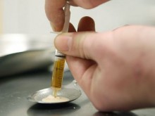 24-годишна пъхна хероин в шоколада на кроасан, номерът не мина
