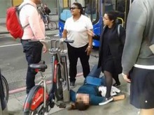 Шофьорка преби момиче, снимало я да минава на червено