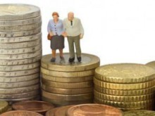 Мъжете у нас със средна пенсия 384 лева, а жените - 270