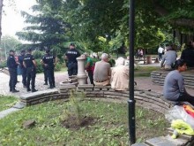 500 мюсюлмани скандират на турски "Аллах е велик" в центъра на Карлово!