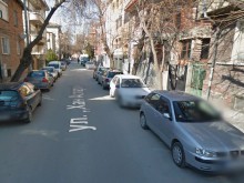 Четирима заградиха млада жена и я ограбиха посред бял ден в Пловдив!