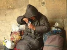 Полицай спаси кървяща клошарка, болна от СПИН