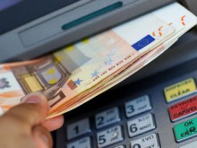 Гърци ни продават имоти, крият парите у нас