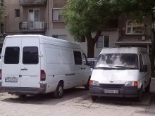 Два буса стоят непрекъснато паркирани на едно място в "Южен"