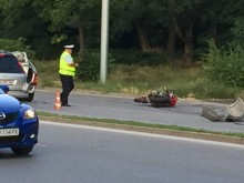 Моторист се размаза с бясна скорост в Шкода пред Метро