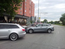 Какво ще кажете за това паркиране? Малоумно, нали?
