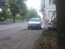 Наглец паркира на тротоара на ул. "Солунска"