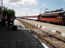 Трагикомедията, наречена "БДЖ", няма край: 4 часа от София до Пловдив с бърз влак!