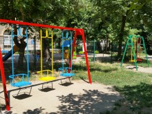 Освежаващ ремонт на детски съоръжения в "Северен"