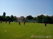Спартак започна контролите с равенство