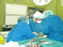Невероятно: Лекари пришиха китка към глезен, за да я спасят!