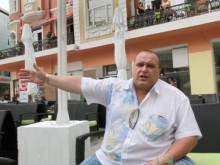 Сложиха белезници на Джимито в Гърция