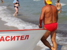 Нападнаха спасител на плажа