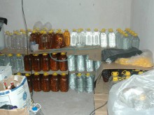 Апарт комплекс в Слънчев бряг крие нелегален цех за алкохол, намериха 3000 литра ментета