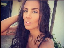 Николета лъсна чисто гола в мрежата