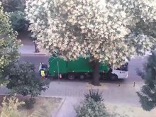 Едва не се стигна до сериозно меле между пловдивчани и служители на "Чистота" заради шумно ранно събиране на боклука тази сутрин