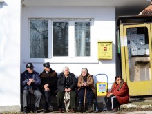 Запорираха пенсиите на 6000 българи заради банковата тайна
