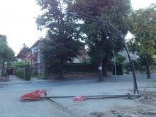 Фирма сътвори куп мизерии по пловдивска улица
