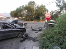 Две жени направиха автомелета снощи в дъжда