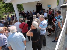 Курбан за здраве раздаде кандидатът за кмет на ПП ГЕРБ за Асеновград Силвия Хубенова